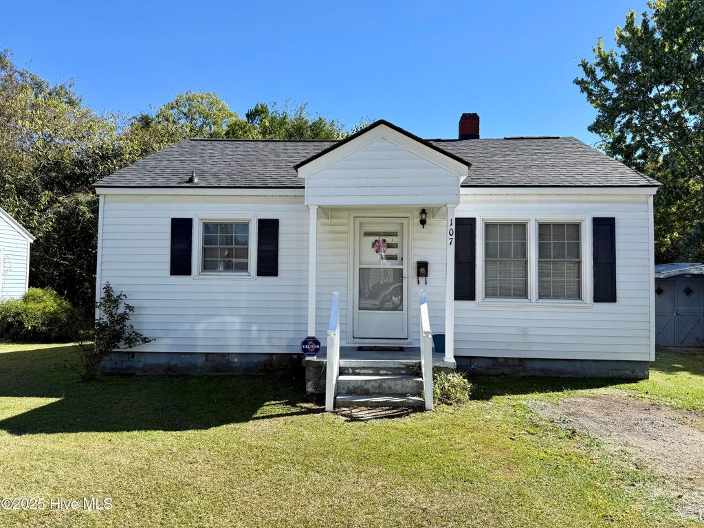 Photo of 107 Leggett&#39;S Lane, Williamston, NC 27892 (MLS # 100536853)