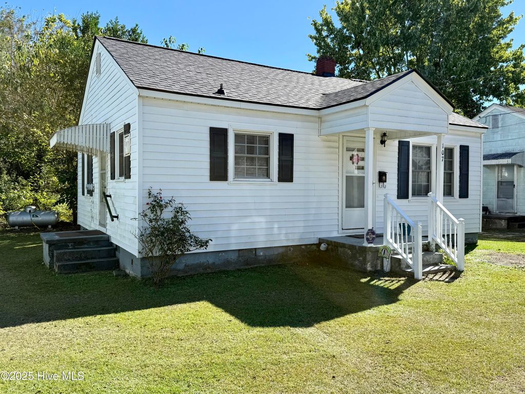 Photo of 107 Leggett&#39;S Lane, Williamston, NC 27892 (MLS # 100536853)