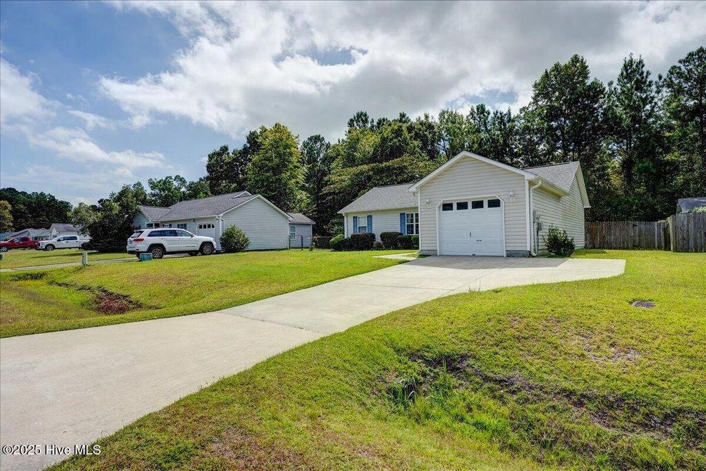 Photo of 113 Sweet Bay Drive, New Bern, NC 28560 (MLS # 100531626)