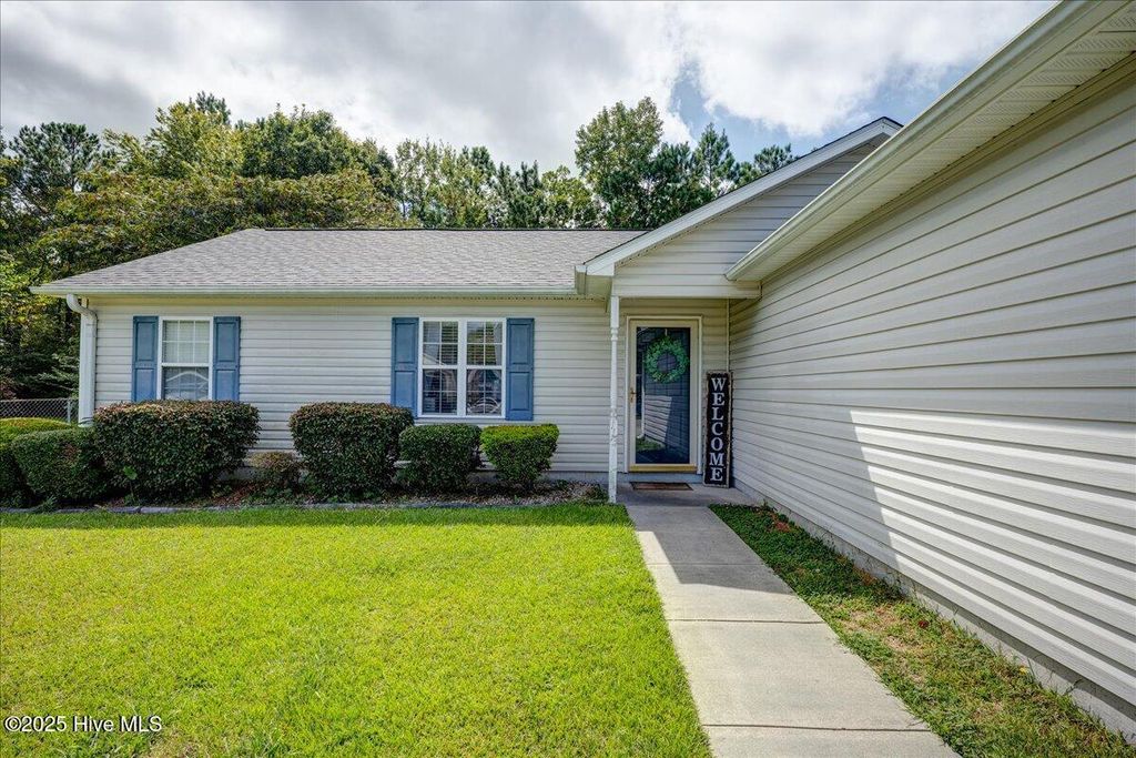 Photo of 113 Sweet Bay Drive, New Bern, NC 28560 (MLS # 100531626)