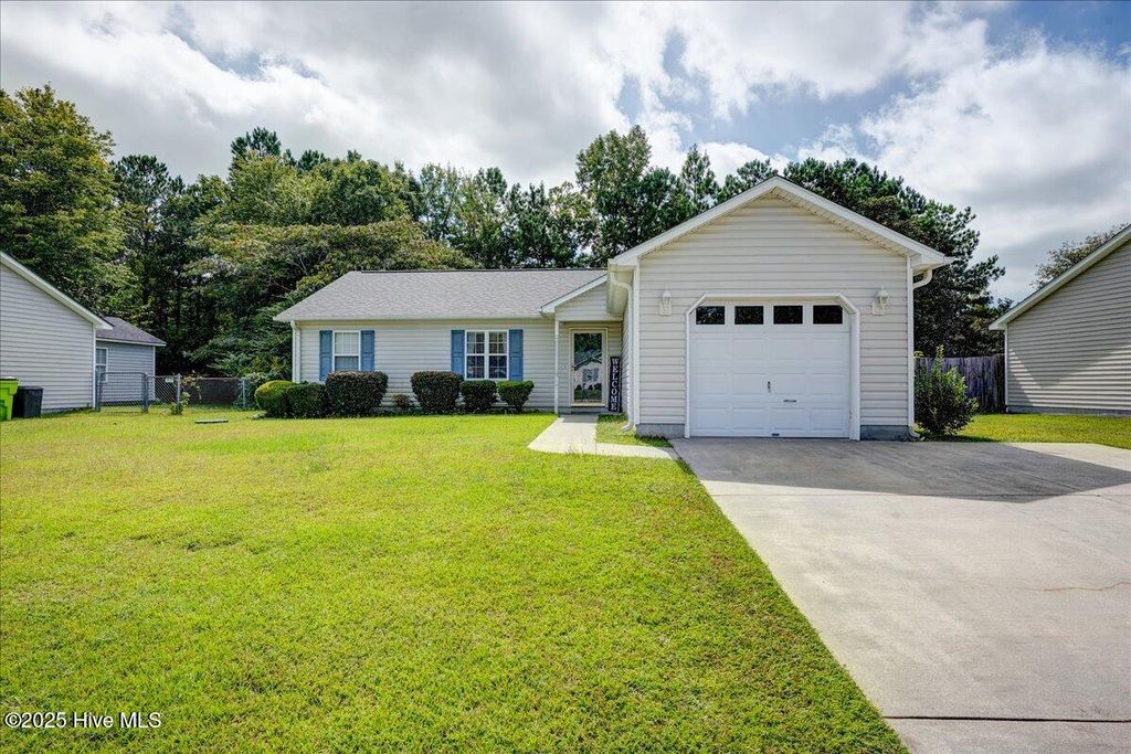 Photo of 113 Sweet Bay Drive, New Bern, NC 28560 (MLS # 100531626)
