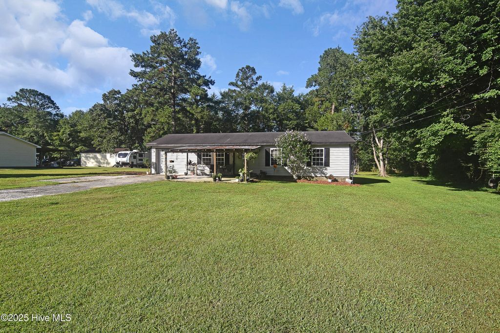 Photo of 412 Dixon Road, New Bern, NC 28560 (MLS # 100517214)