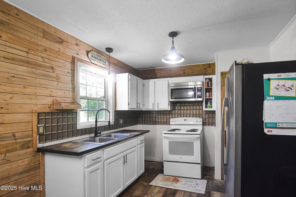 Photo of 412 Dixon Road, New Bern, NC 28560 (MLS # 100517214)