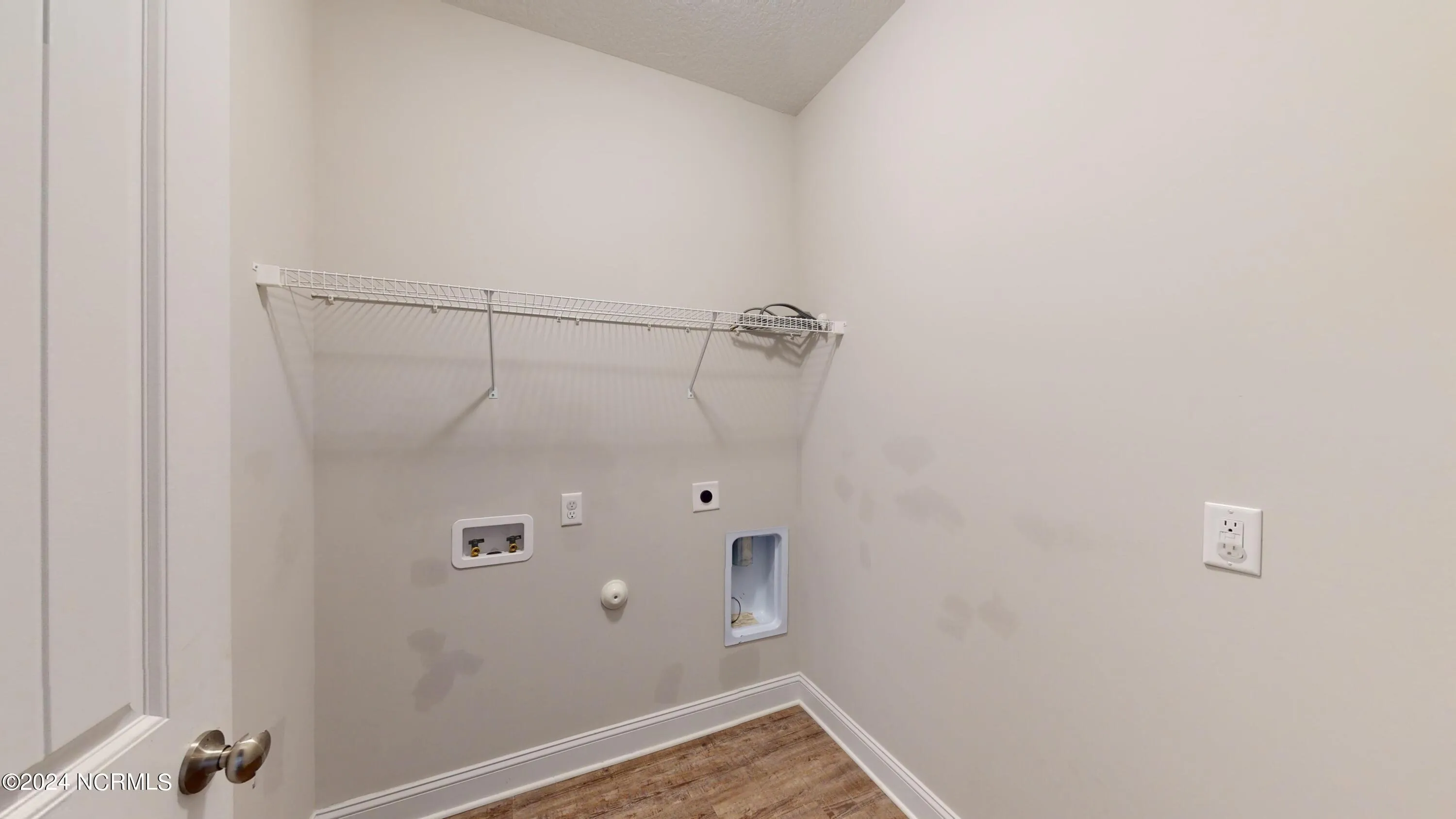 Jacksonville, North Carolina 28546, United States, 3 Bedrooms Bedrooms, ,2 BathroomsBathrooms,Residential,Pending,49867