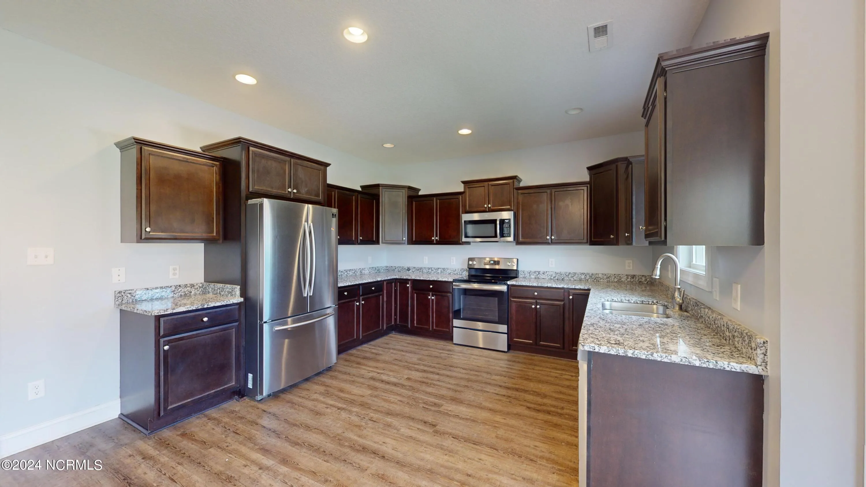 Jacksonville, North Carolina 28546, United States, 3 Bedrooms Bedrooms, ,2 BathroomsBathrooms,Residential,Pending,49867