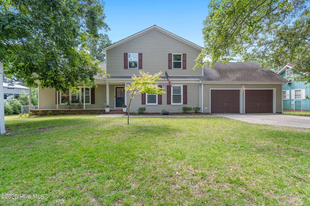 Photo of 113 Bellowing Doe Road, Hampstead, NC 28443 (MLS # 100520934)