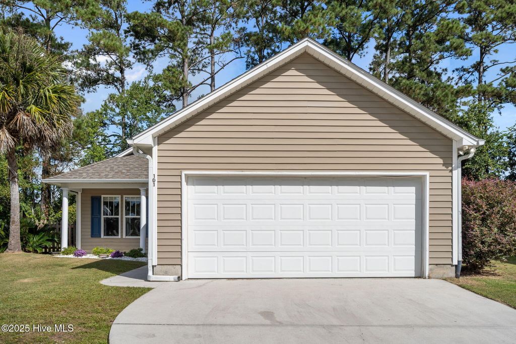 Photo of 101 Southern Magnolia Court, Hampstead, NC 28443 (MLS # 100532086)