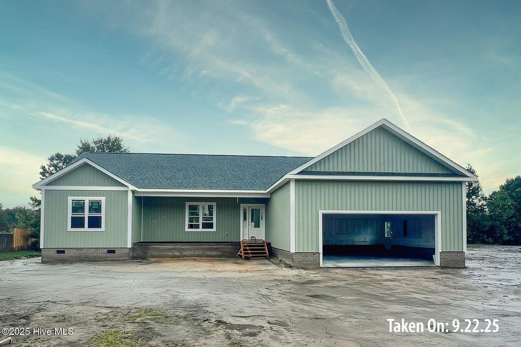 Photo of 139 Laura Drive, New Bern, NC 28562 (MLS # 100518037)