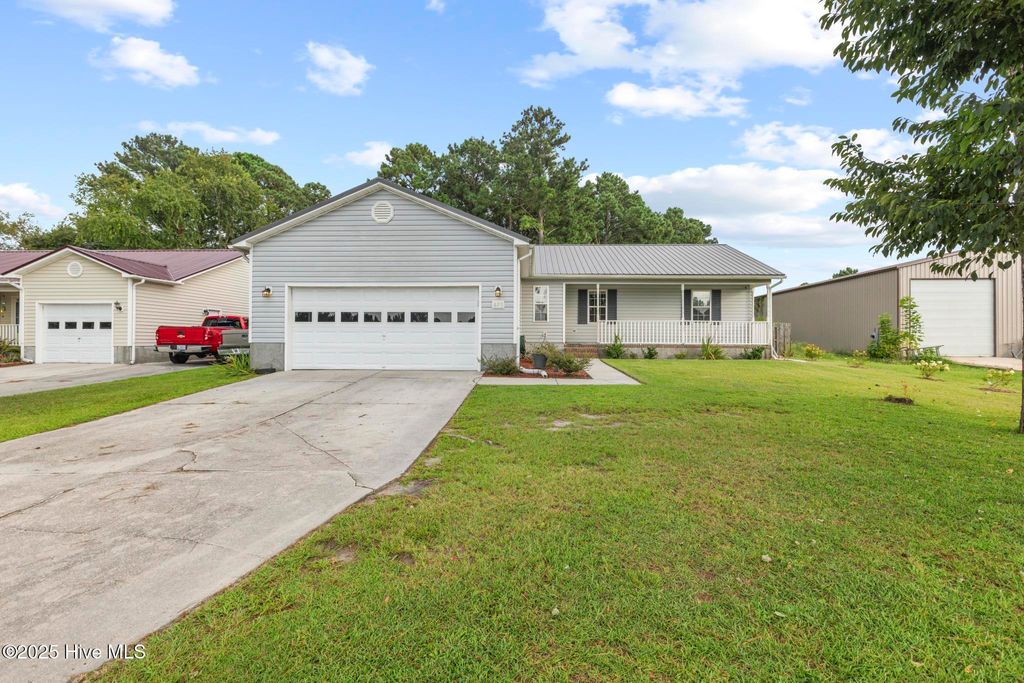 Photo of 625 Queens Creek Road, Hubert, NC 28539 (MLS # 100531221)