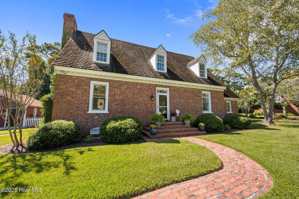 Photo of 661 Main Street Ext, Swansboro, NC 28584 (MLS # 100532379)