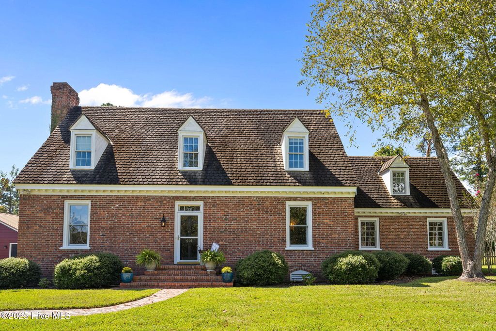 Photo of 661 Main Street Ext, Swansboro, NC 28584 (MLS # 100532379)