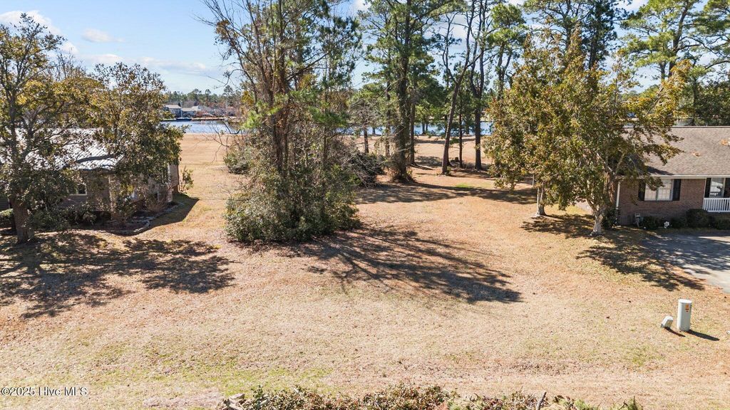 Photo of 910 Pelican Drive, New Bern, NC 28560 (MLS # 100492270)