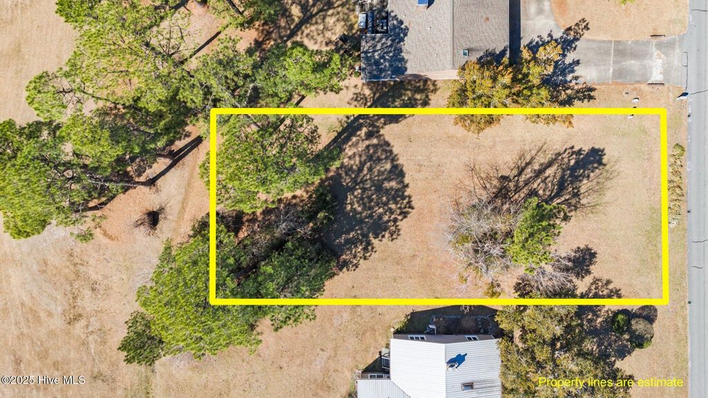 Photo of 910 Pelican Drive, New Bern, NC 28560 (MLS # 100492270)