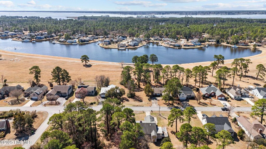 Photo of 910 Pelican Drive, New Bern, NC 28560 (MLS # 100492270)