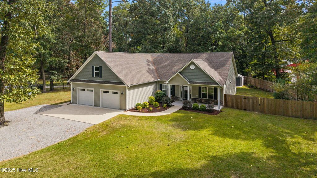 Photo of 230 W Rock Creek Road, New Bern, NC 28562 (MLS # 100533619)