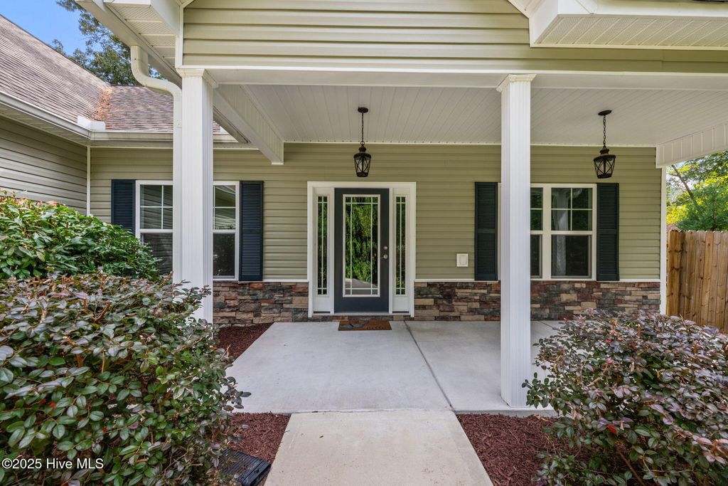 Photo of 230 W Rock Creek Road, New Bern, NC 28562 (MLS # 100533619)