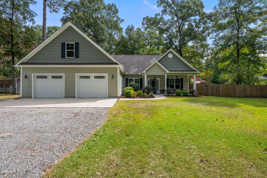 Photo of 230 W Rock Creek Road, New Bern, NC 28562 (MLS # 100533619)