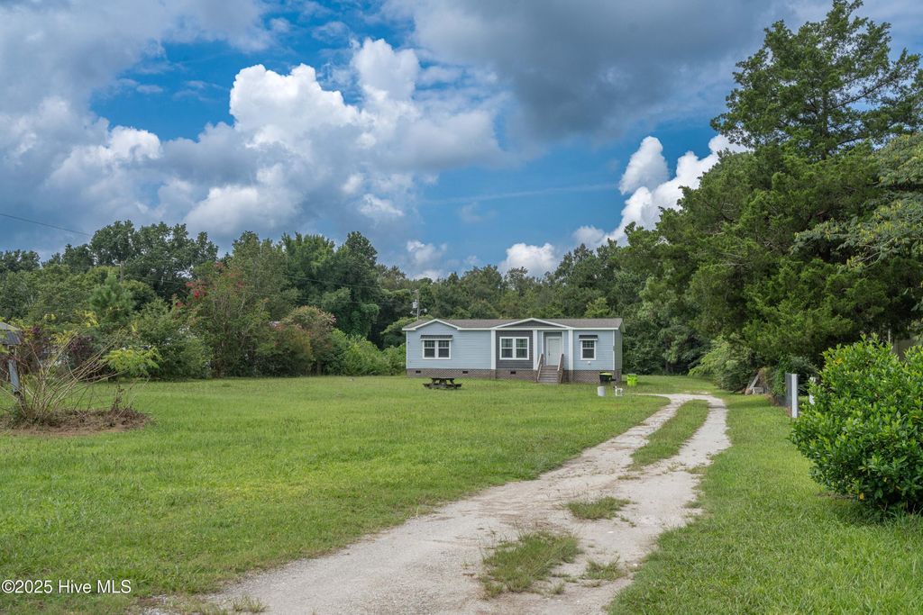 Photo of 239 Belgrade Swansboro Road, Stella, NC 28582 (MLS # 100526044)