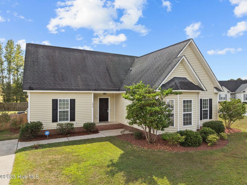 Photo of 1013 Bristolmoor Drive, Winterville, NC 28590 (MLS # 100535133)