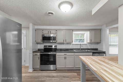 Tiny photo for 1253 E Davis Road, Jacksonville, NC 28546 (MLS # 100538481)