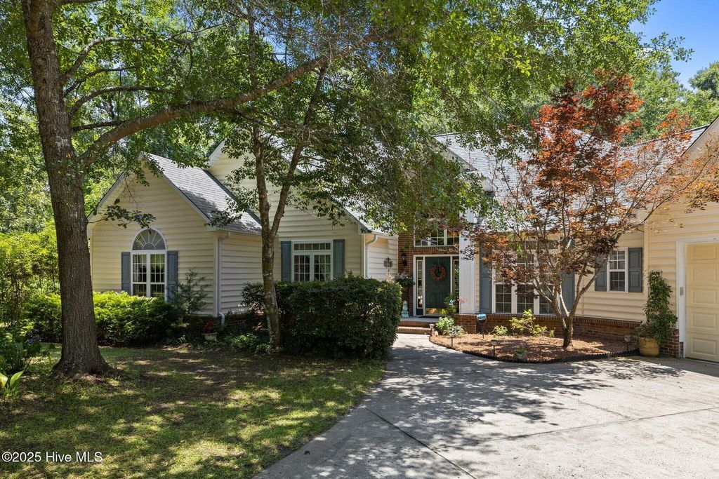 Photo of 250 White Oak Bluff Road, Stella, NC 28582 (MLS # 100517626)
