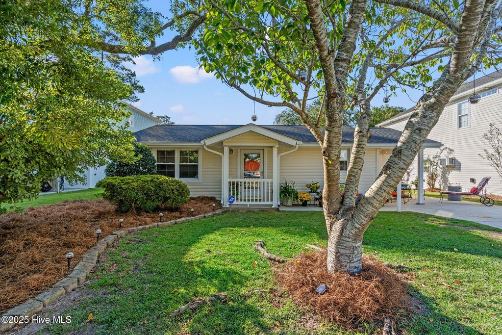 Photo of 337 NE 46th Street, Oak Island, NC 28465 (MLS # 100535685)