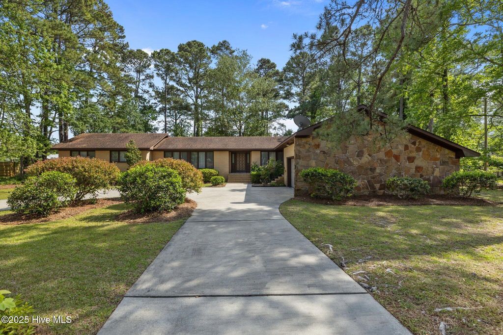 Photo of 3703 Oxford Court, Morehead City, NC 28557 (MLS # 100507843)