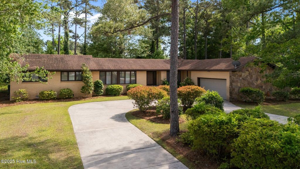 Photo of 3703 Oxford Court, Morehead City, NC 28557 (MLS # 100507843)