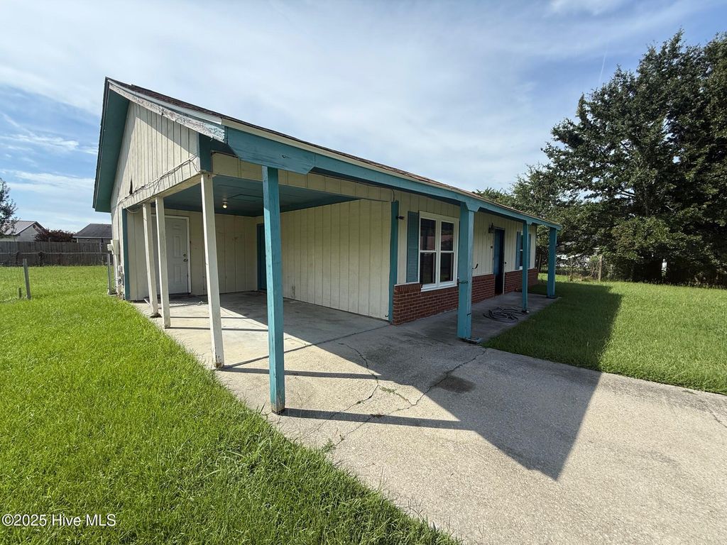 Photo of 1037 Yukon Court, Jacksonville, NC 28546 (MLS # 100523285)