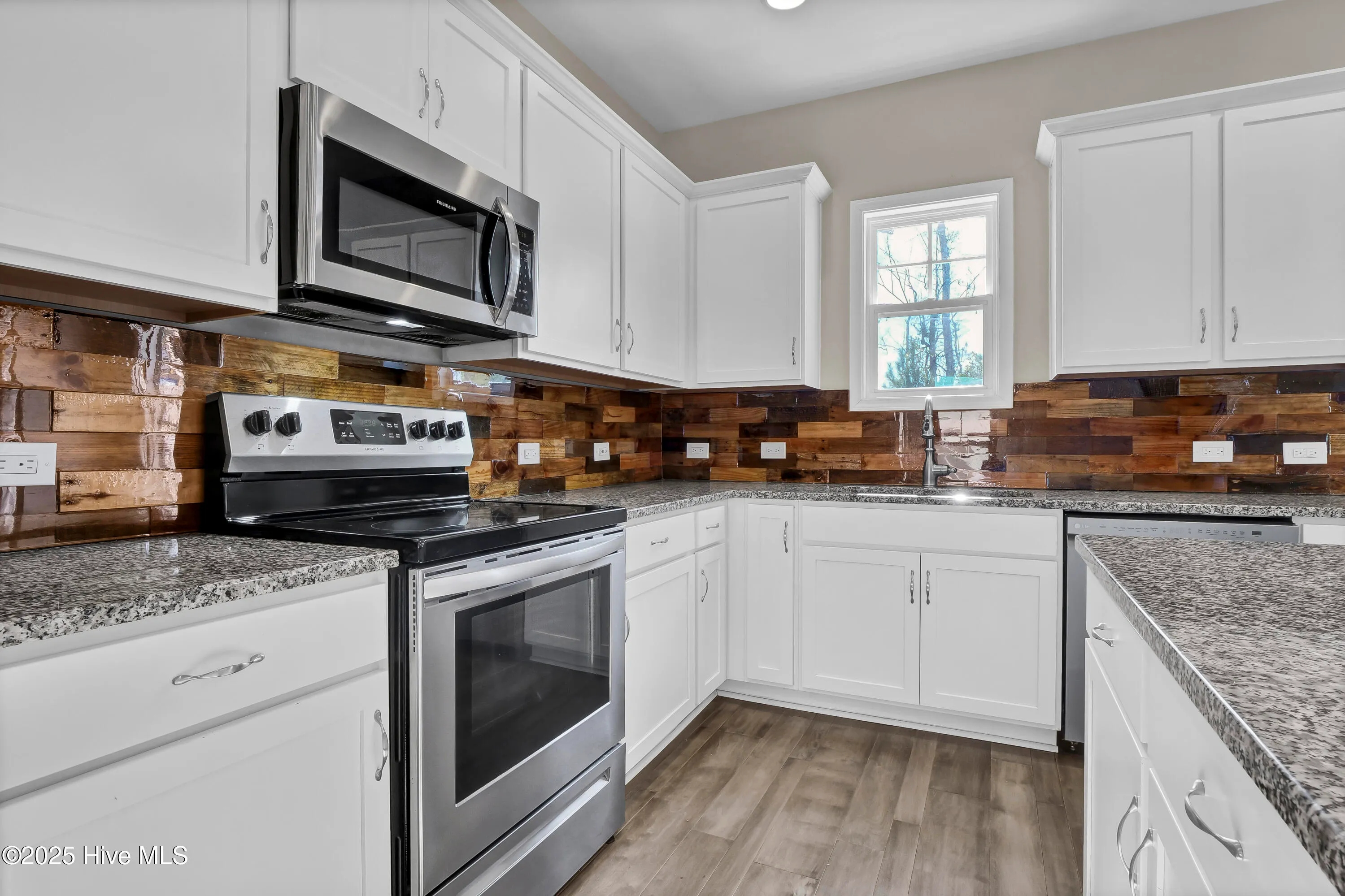 Rocky Point, North Carolina 28457, United States, 4 Bedrooms Bedrooms, ,3 BathroomsBathrooms,Residential,Active,20076