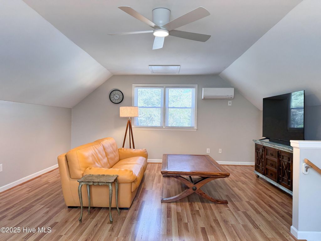 listing image 104