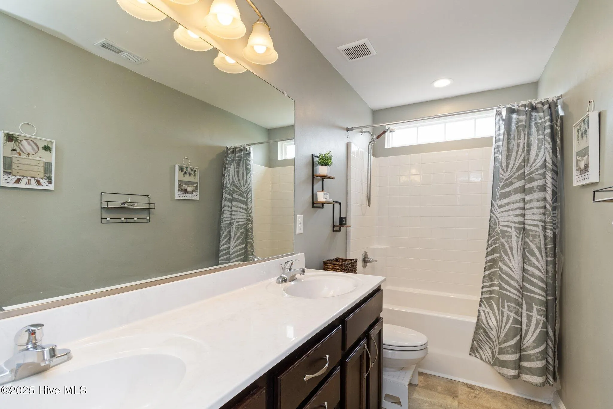 Moyock, North Carolina 27958, United States, 5 Bedrooms Bedrooms, ,4 BathroomsBathrooms,Residential,Active,143004