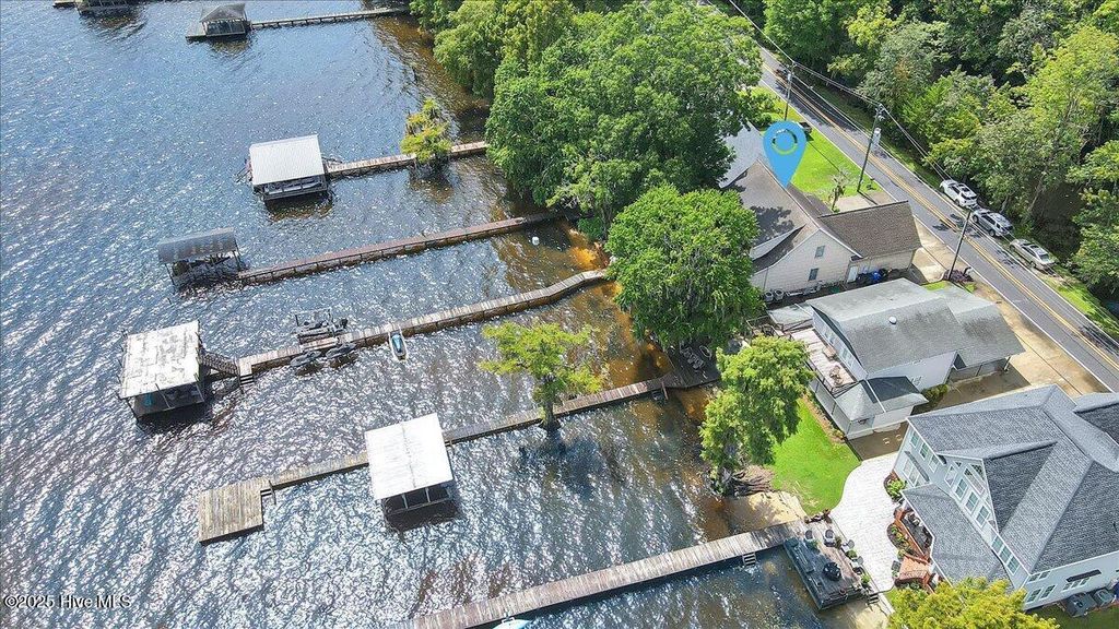 Photo of 814 Canal Cove Road, Lake Waccamaw, NC 28450 (MLS # 100536195)