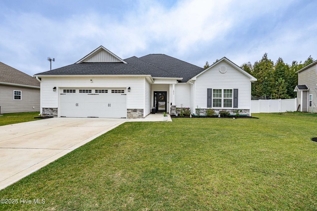 Photo of 1013 Abby Leigh Avenue, New Bern, NC 28562 (MLS # 100536624)