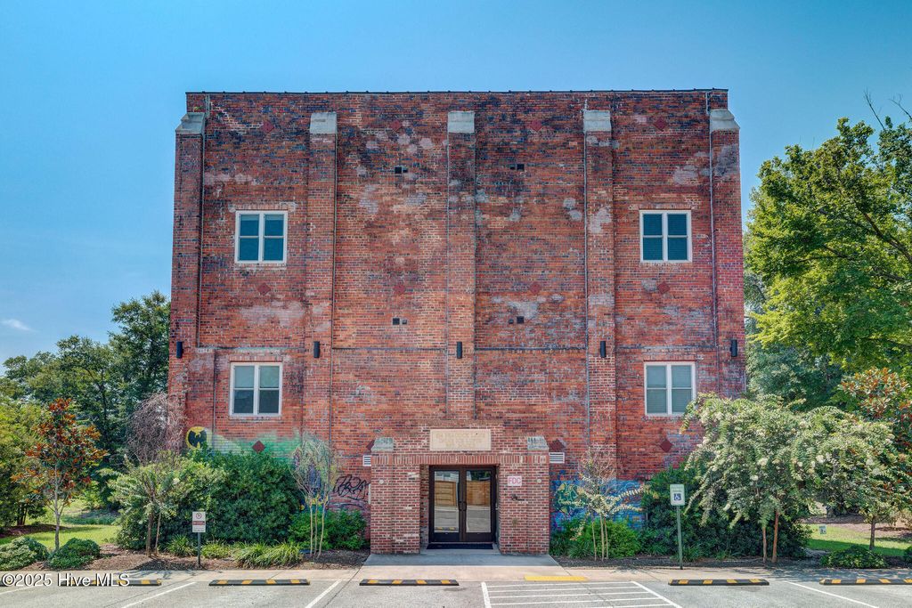 Photo of 614 Peacock Lane #Apt 5, Wilmington, NC 28401 (MLS # 100521897)