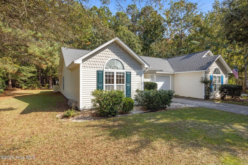 Photo of 214 Tobiano Drive, New Bern, NC 28562 (MLS # 100532949)