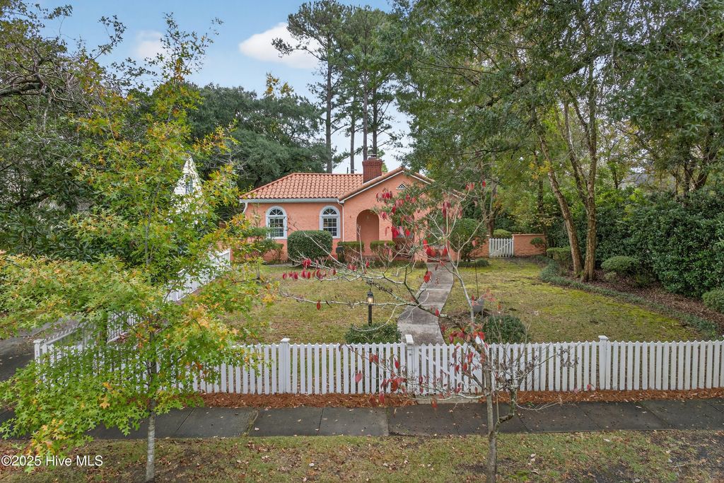 Photo of 1411 Hawthorne Road, Wilmington, NC 28403 (MLS # 100540787)