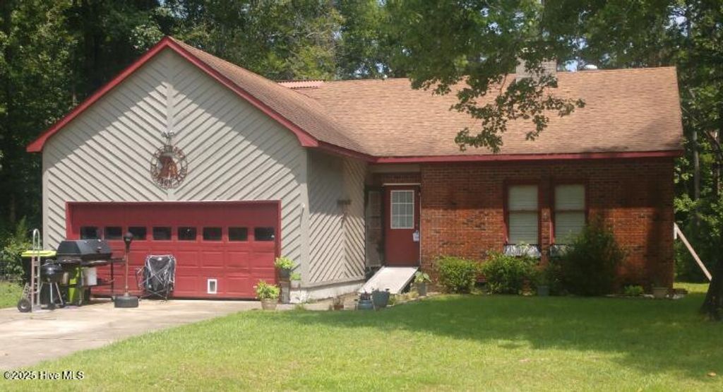 Photo of 113 Ridgewood Trail, New Bern, NC 28560 (MLS # 100542618)