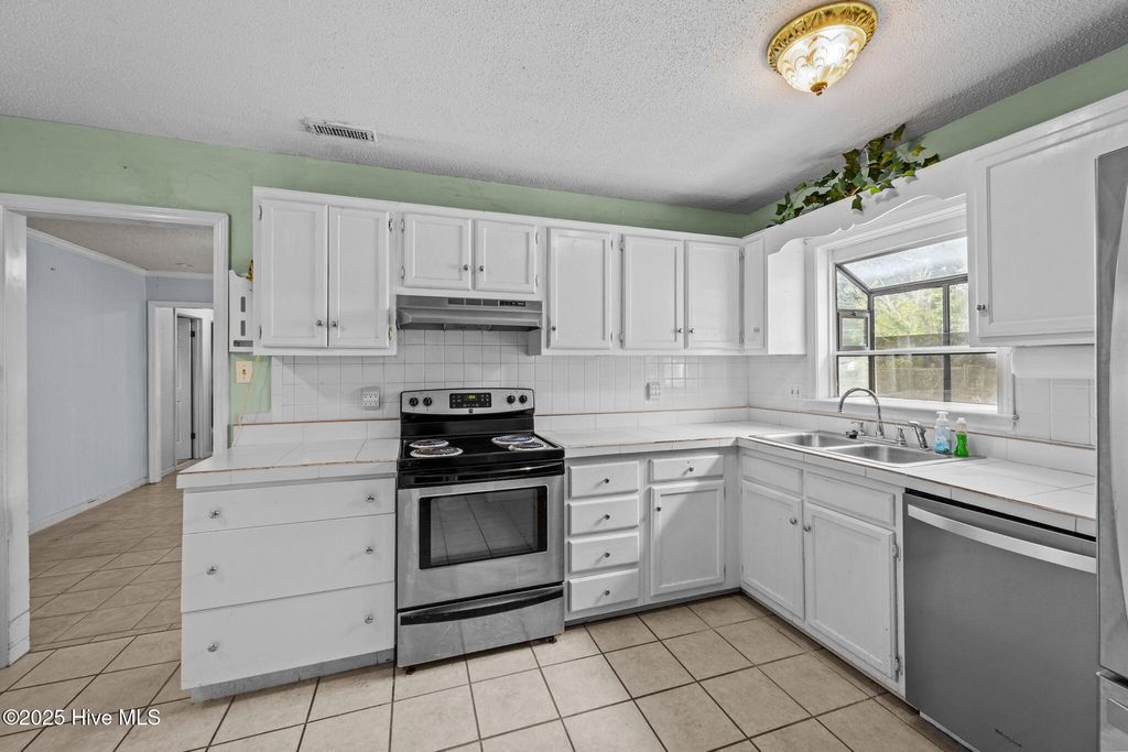 Photo of 913 Colony Drive, New Bern, NC 28562 (MLS # 100519778)