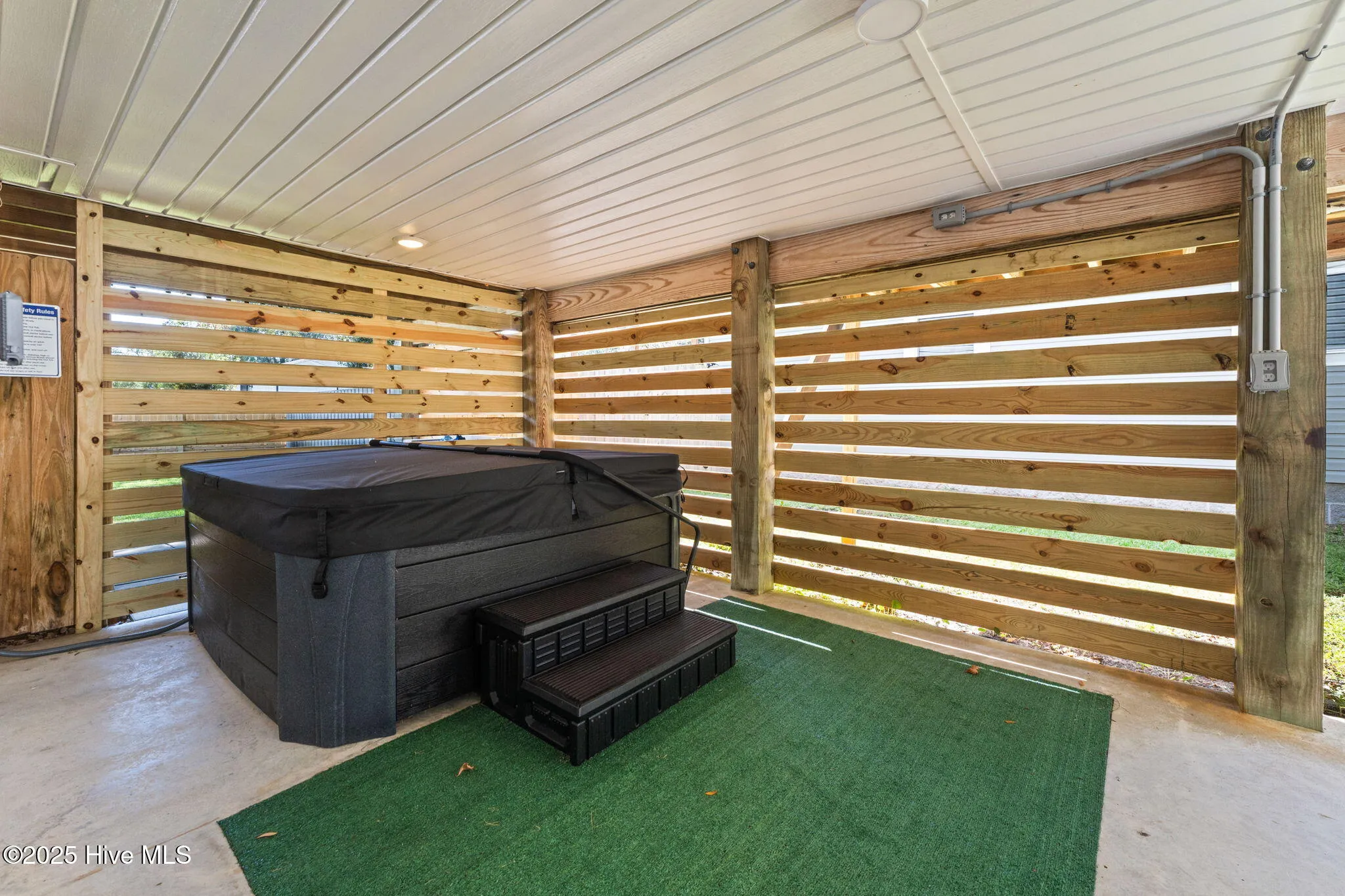 Oak Island, North Carolina 28465, United States, 3 Bedrooms Bedrooms, ,2 BathroomsBathrooms,Residential,Pending,217061