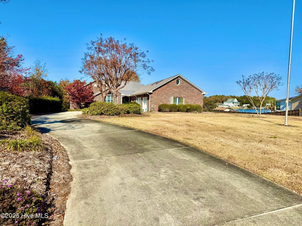 Photo of 459 Chadwick Shores Drive, Sneads Ferry, NC 28460 (MLS # 100542324)