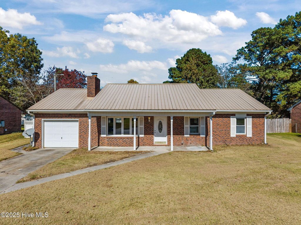 Photo of 7 Walnut Drive, Jacksonville, NC 28546 (MLS # 100538977)