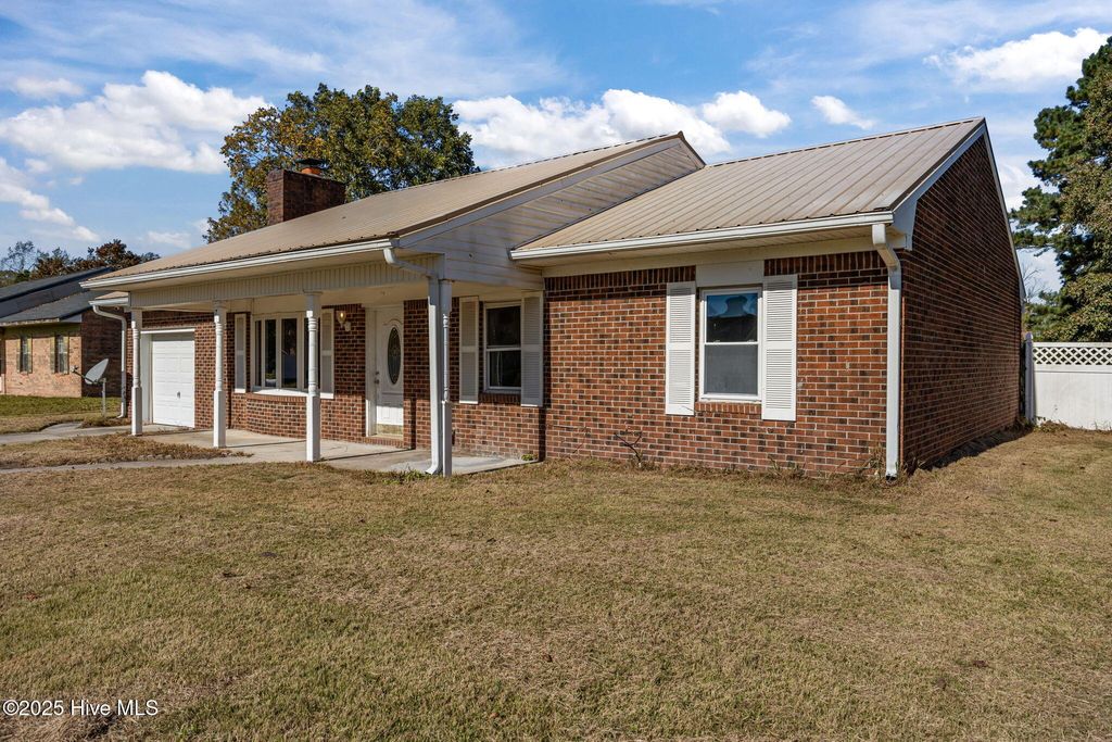 Photo of 7 Walnut Drive, Jacksonville, NC 28546 (MLS # 100538977)