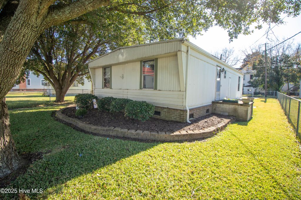 Photo of 701 W Colonial Avenue, Elizabeth City, NC 27909 (MLS # 100541679)