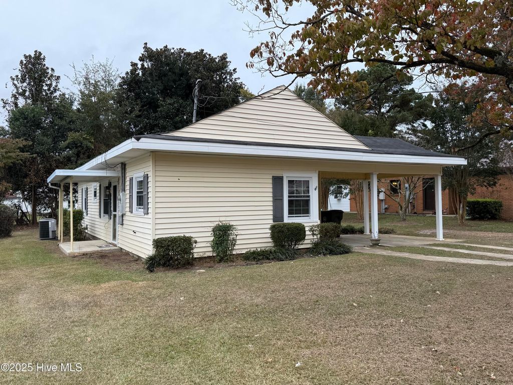 Photo of 312 N Martin Street, Mount Olive, NC 28365 (MLS # 100535720)