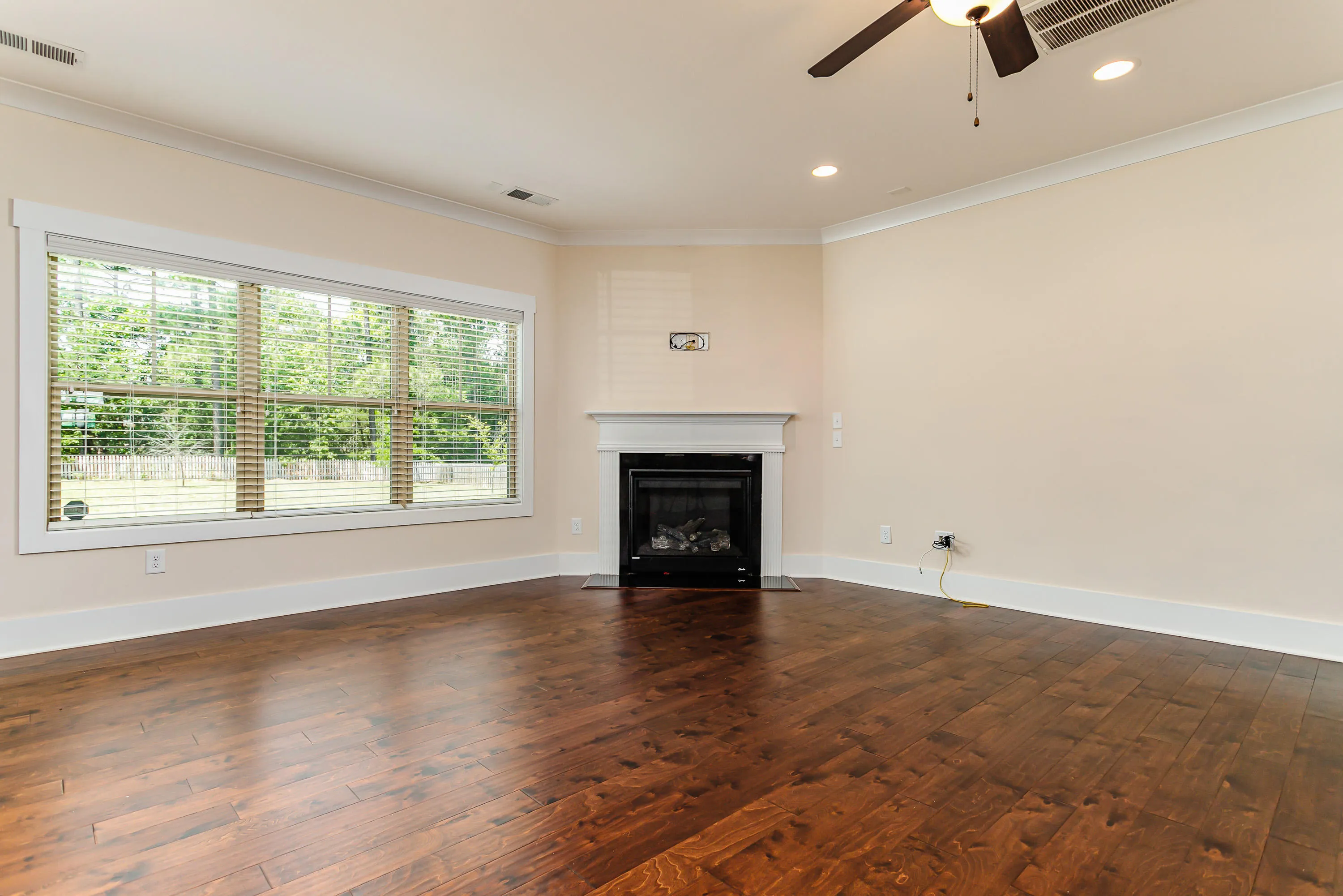 Whispering Pines, North Carolina 28327, United States, 5 Bedrooms Bedrooms, ,3 BathroomsBathrooms,Residential,Pending,26601