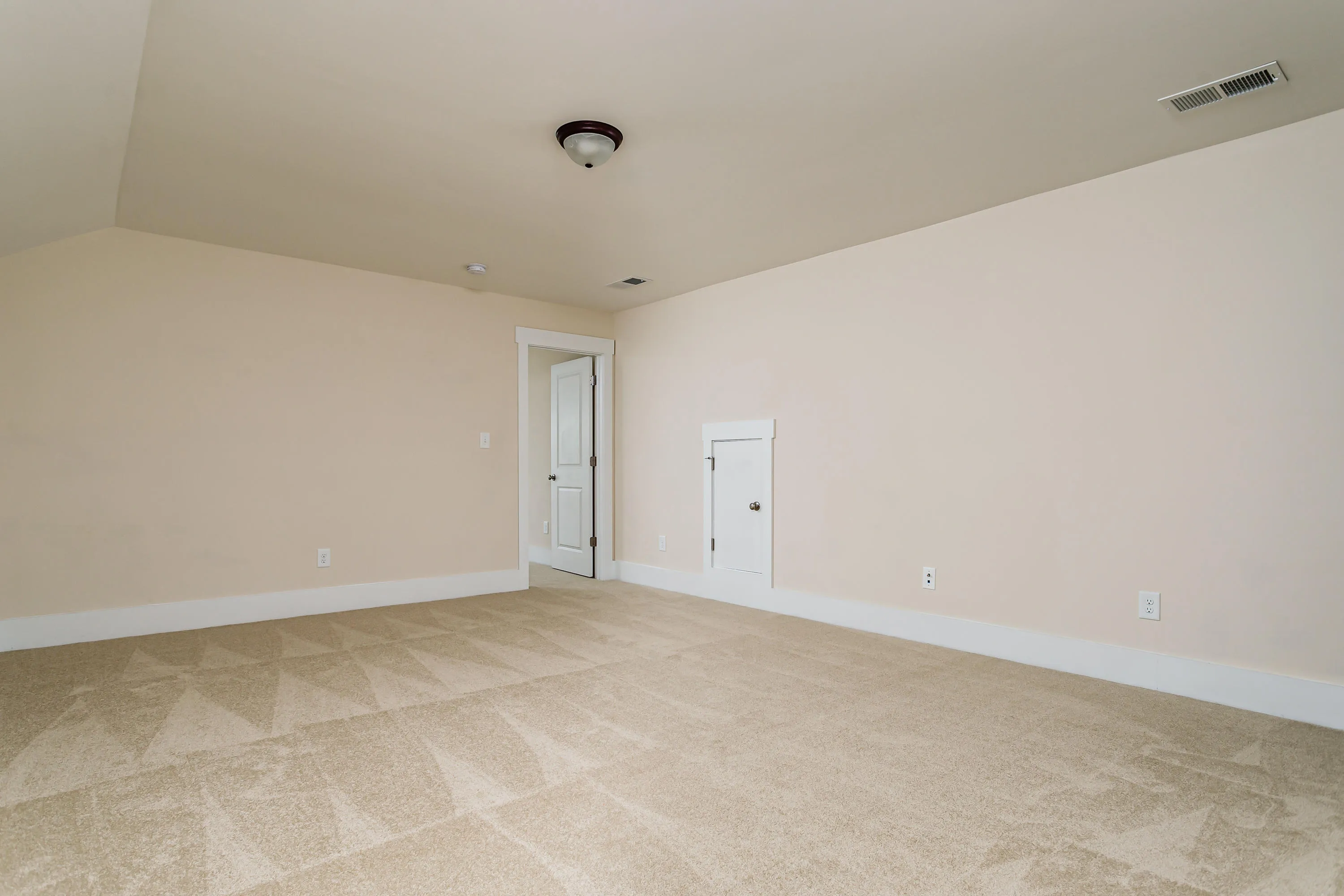 Whispering Pines, North Carolina 28327, United States, 5 Bedrooms Bedrooms, ,3 BathroomsBathrooms,Residential,Pending,26601