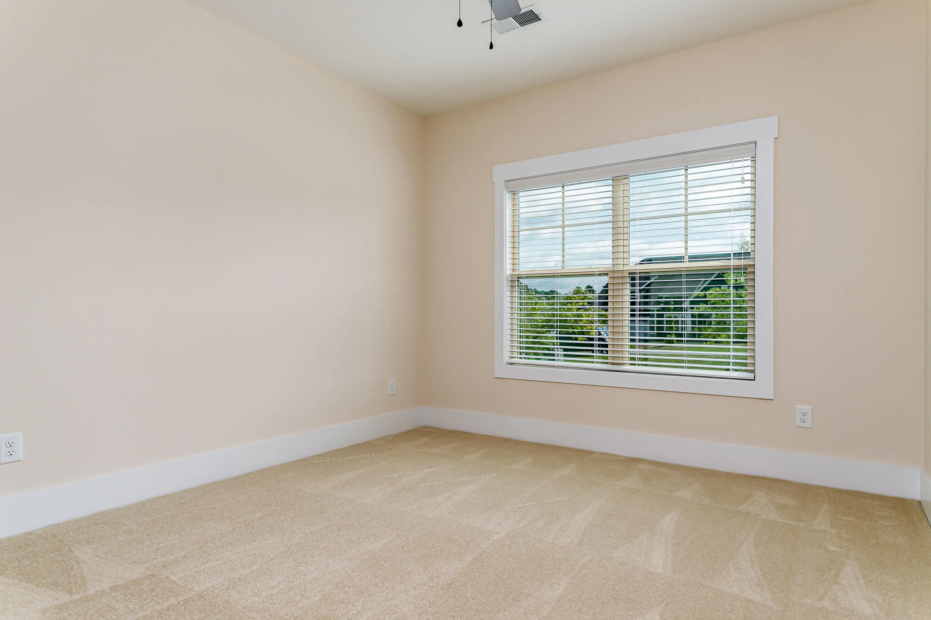 Whispering Pines, North Carolina 28327, United States, 5 Bedrooms Bedrooms, ,3 BathroomsBathrooms,Residential,Pending,26601