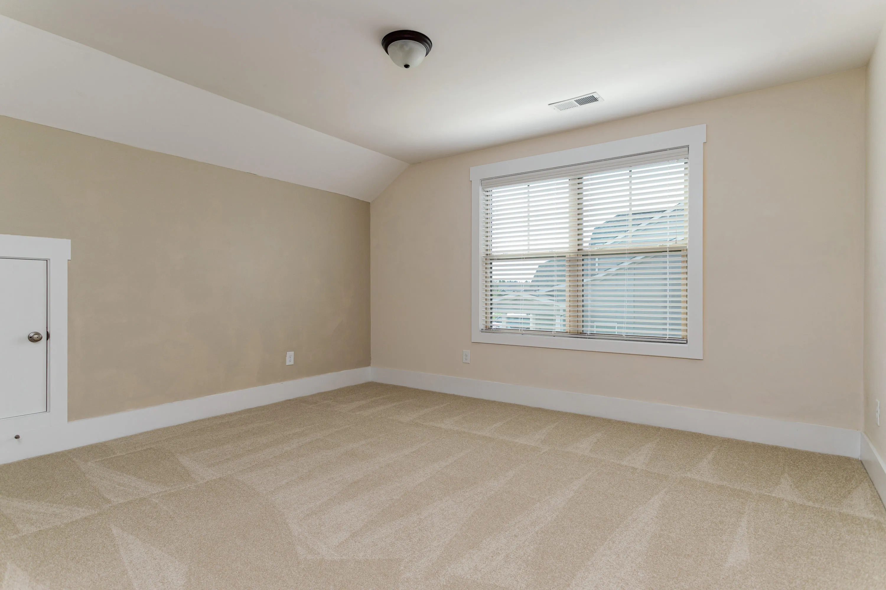 Whispering Pines, North Carolina 28327, United States, 5 Bedrooms Bedrooms, ,3 BathroomsBathrooms,Residential,Pending,26601