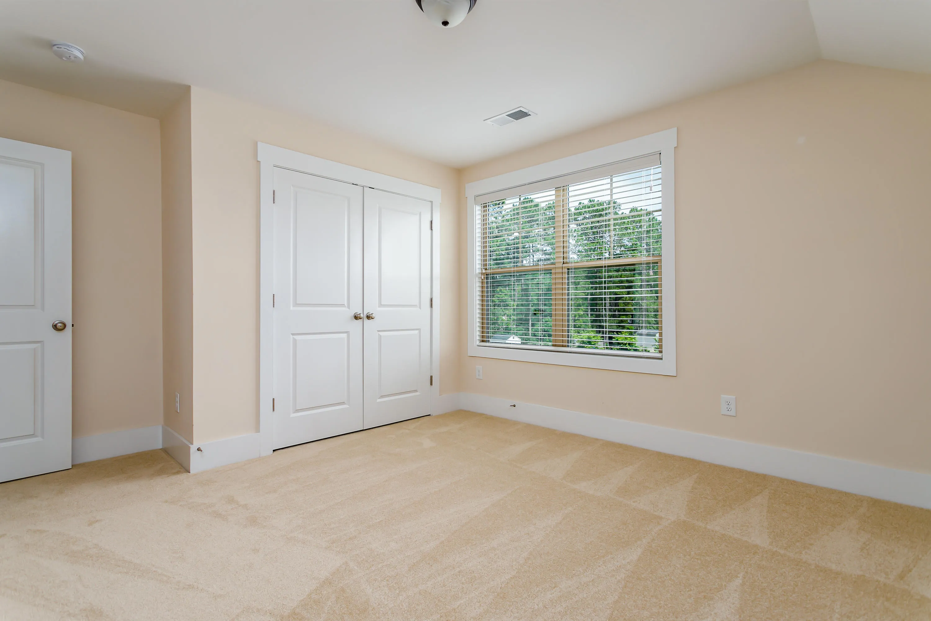 Whispering Pines, North Carolina 28327, United States, 5 Bedrooms Bedrooms, ,3 BathroomsBathrooms,Residential,Pending,26601